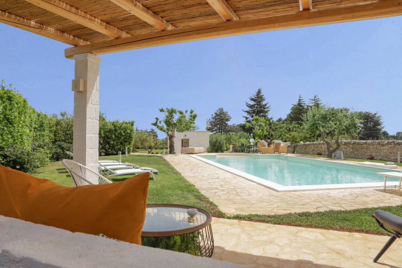 piscina trulli greta casa vacanze puglia
